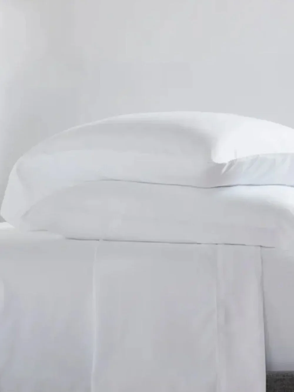 NWT Serta Classic Bedding Bundle: Sheets, Pillows, Mattress Protector (Full)